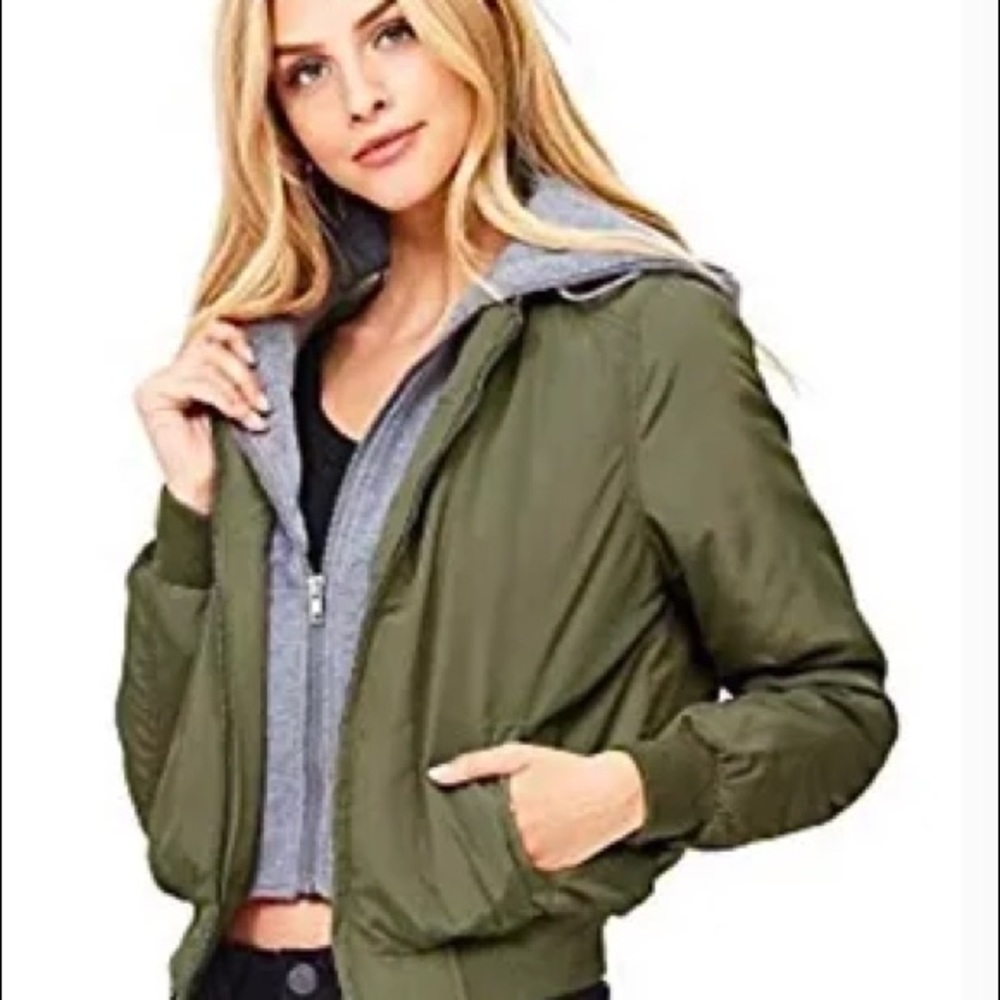 Ambiance Apparel Green Bomber Jacket (Size M) 🌹